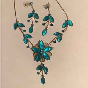 Blue flower matching necklace and earring set